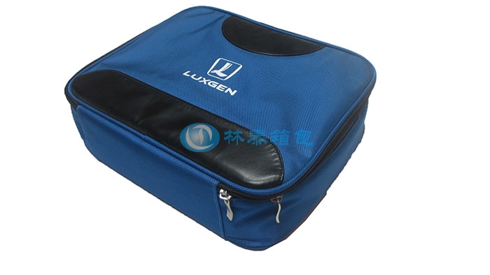 藍(lán)色帆布汽車工具包邊緣細(xì)節(jié)